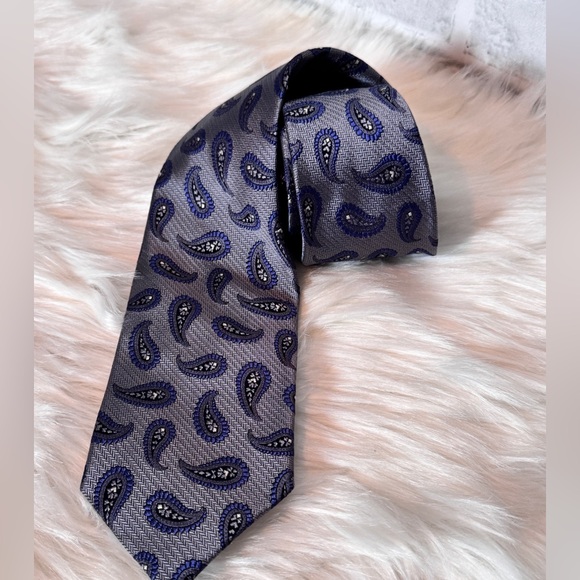 Robert‎ Talbott Blue and Black Paisley 100% silk Tie - Picture 1 of 7
